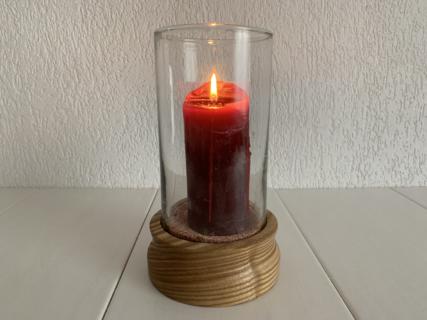 Kerze mit Glas, Untersatz aus Schnurbaumholz